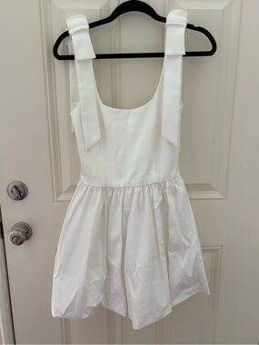 Camila Coelho White Bow Bubble Hem Dress Size Small NWT